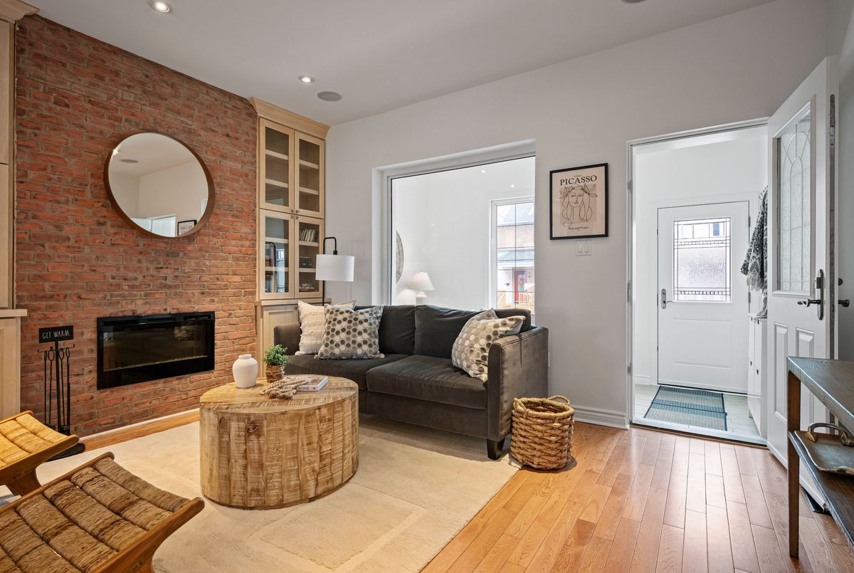 17 Mountnoel Avenue Toronto 17 Mountnoel Avenue Toronto