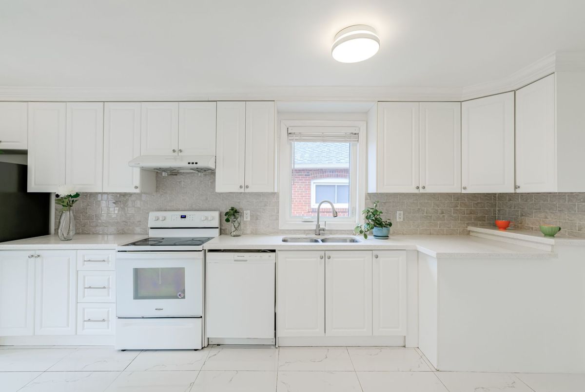 30 Yorkshire Road Toronto 30 Yorkshire Road Toronto