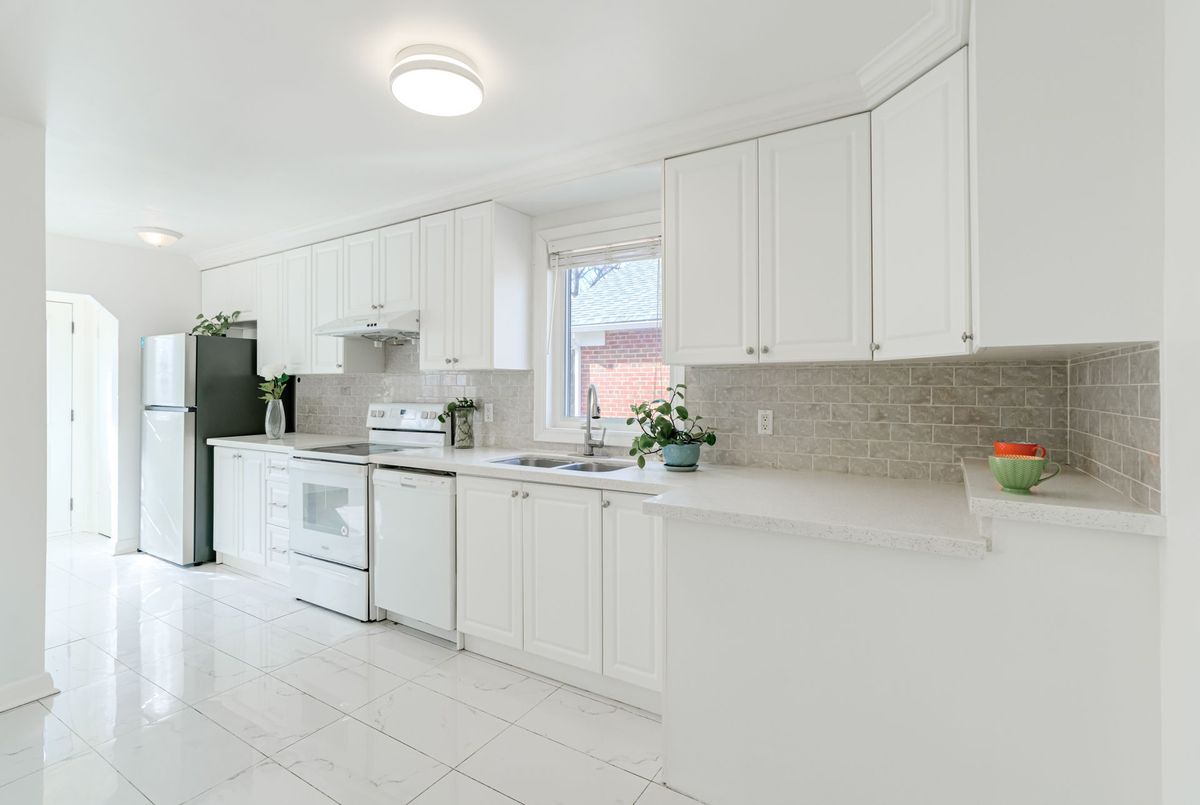 30 Yorkshire Road Toronto 30 Yorkshire Road Toronto