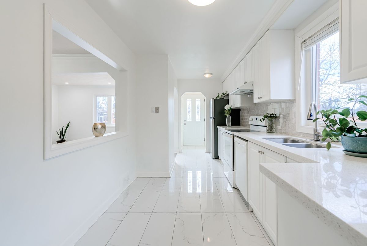 30 Yorkshire Road Toronto 30 Yorkshire Road Toronto