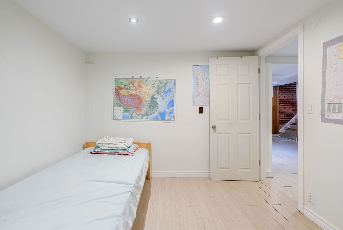 30 Yorkshire Road Toronto 30 Yorkshire Road Toronto