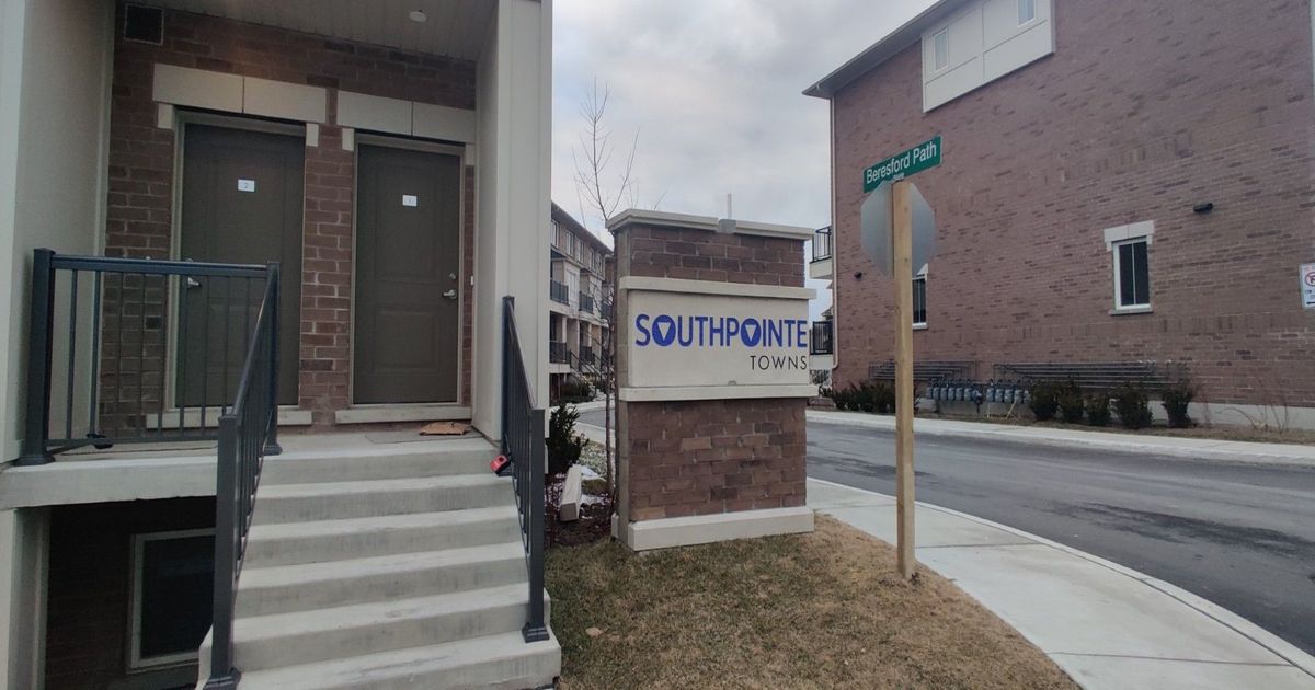 490 Beresford Path Oshawa