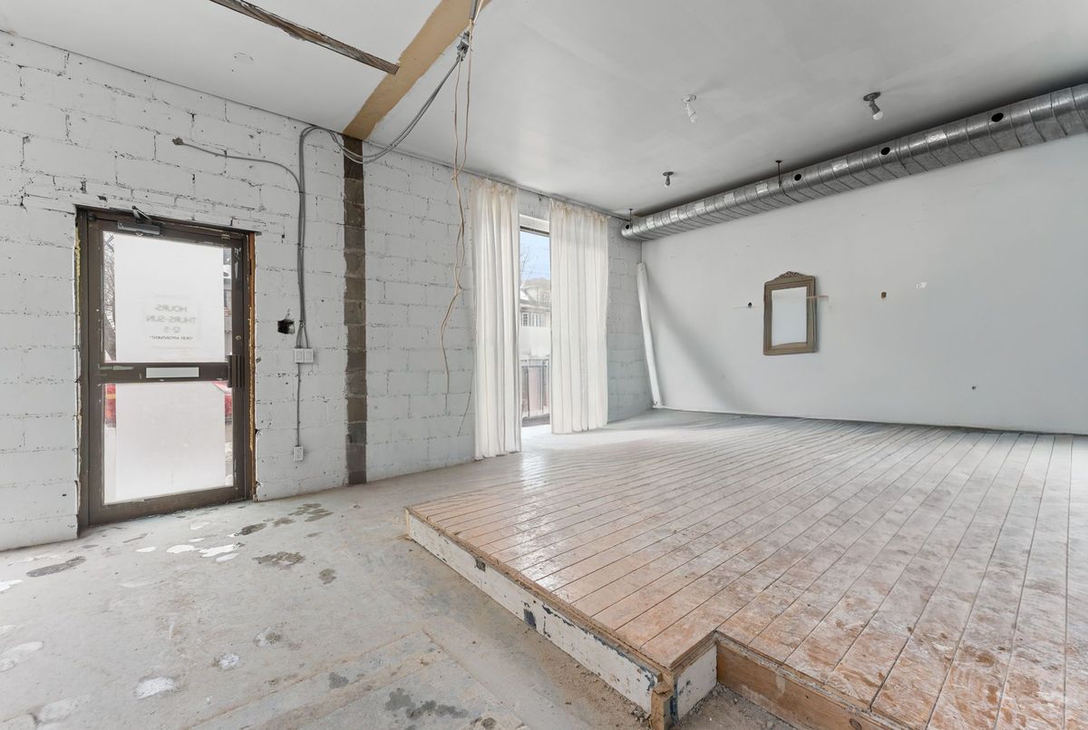 1558 Queen Street E Toronto 1558 Queen Street E Toronto