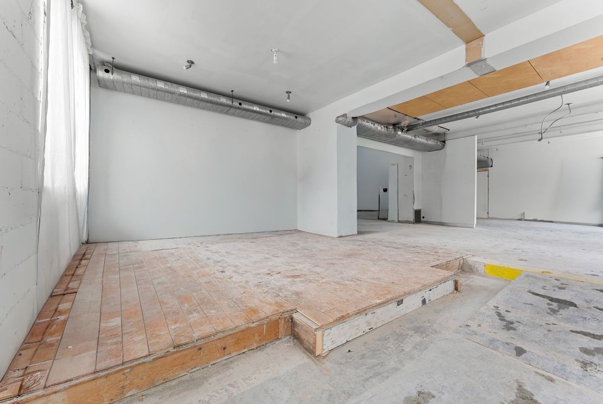 1558 Queen Street E Toronto 1558 Queen Street E Toronto