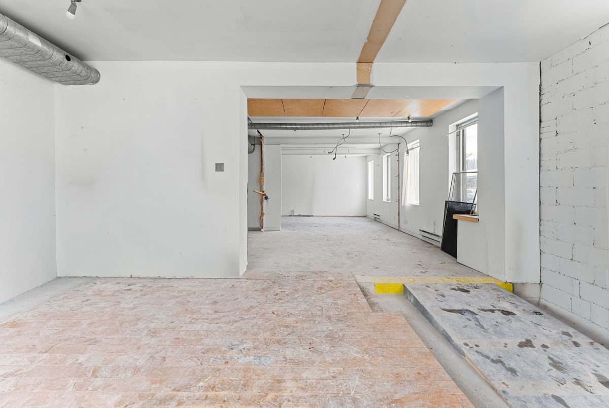 1558 Queen Street E Toronto 1558 Queen Street E Toronto