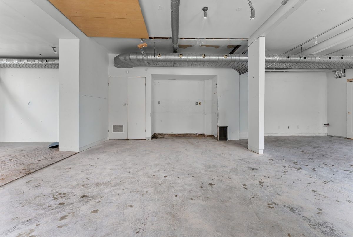 1558 Queen Street E Toronto 1558 Queen Street E Toronto