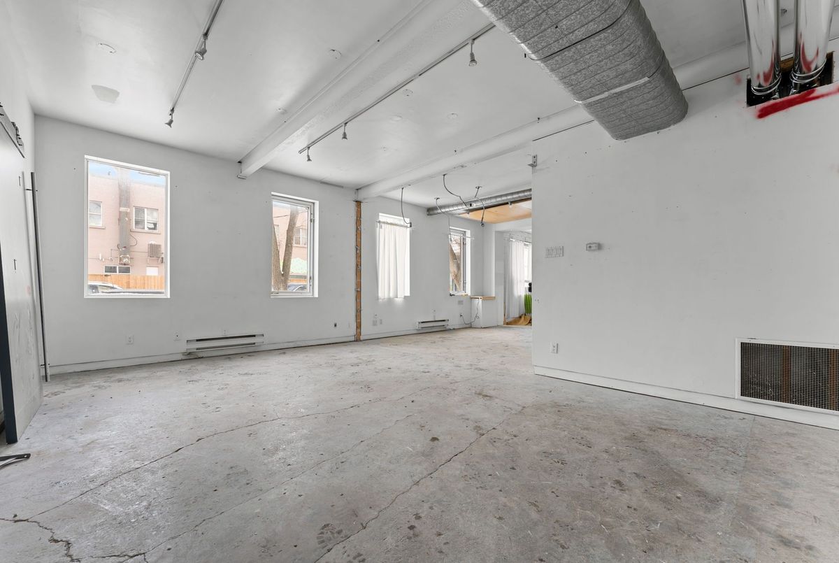 1558 Queen Street E Toronto 1558 Queen Street E Toronto