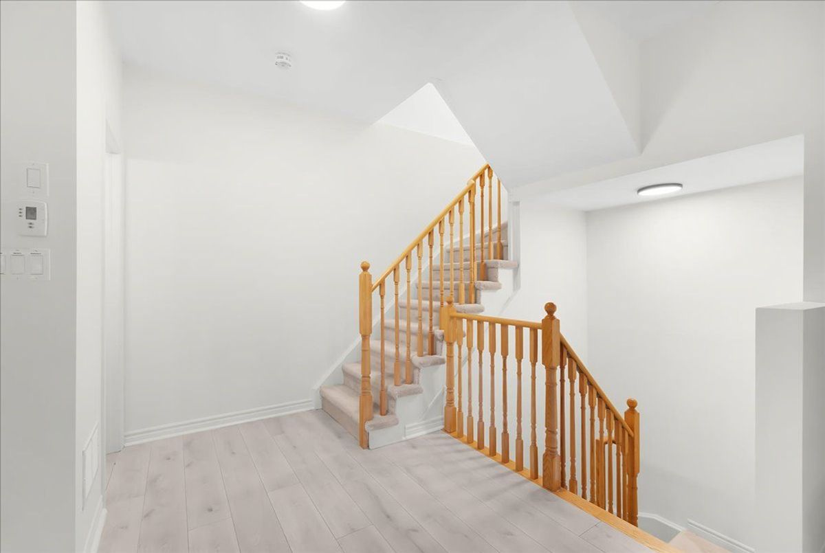 8 Eaton Park Lane Toronto 8 Eaton Park Lane Toronto