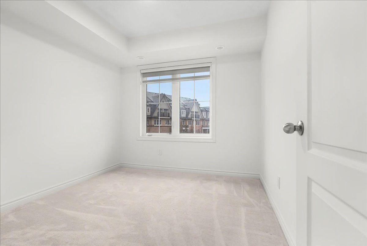 8 Eaton Park Lane Toronto 8 Eaton Park Lane Toronto