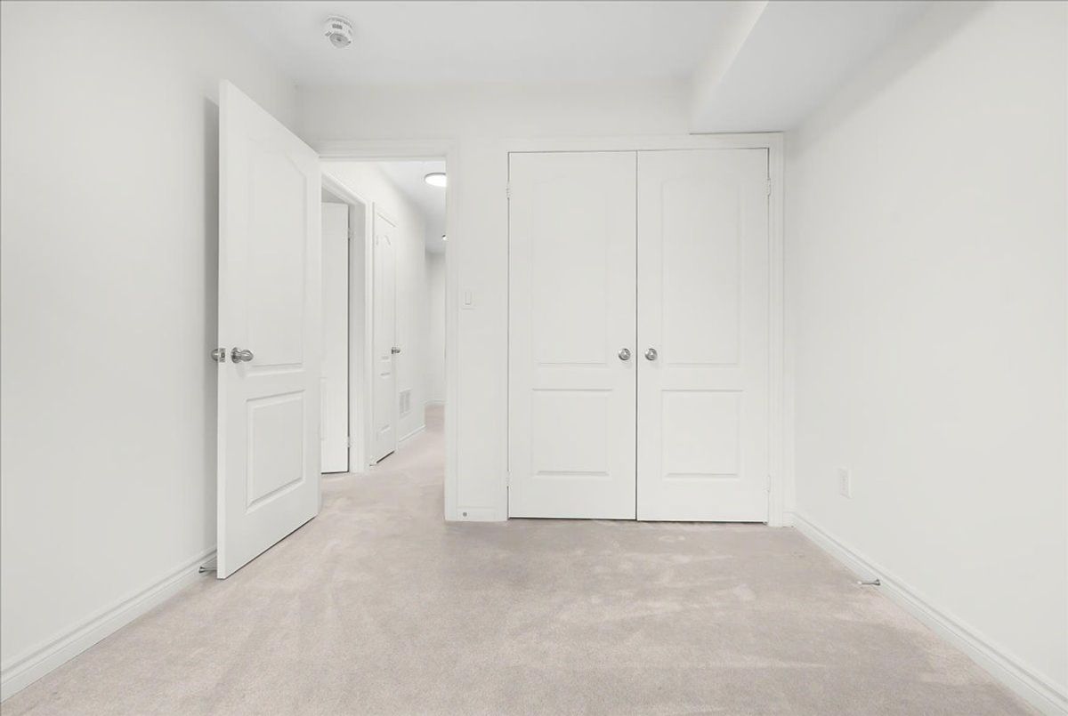 8 Eaton Park Lane Toronto 8 Eaton Park Lane Toronto