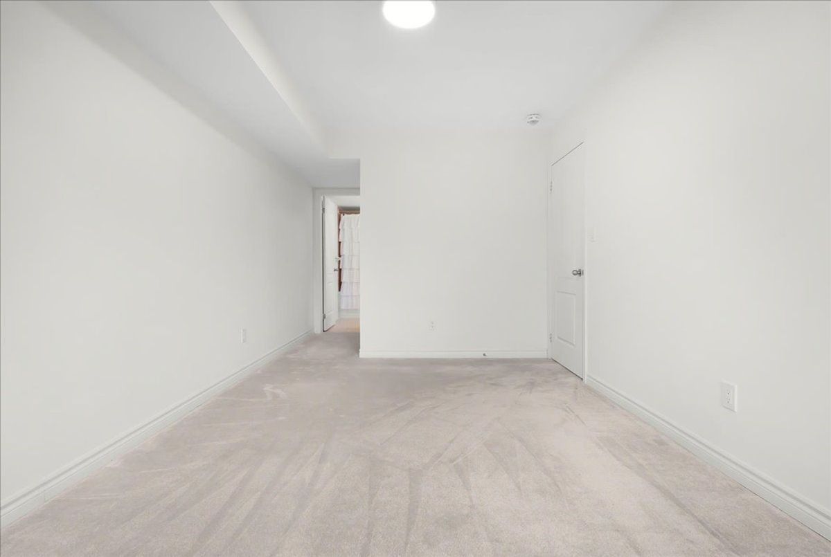 8 Eaton Park Lane Toronto 8 Eaton Park Lane Toronto