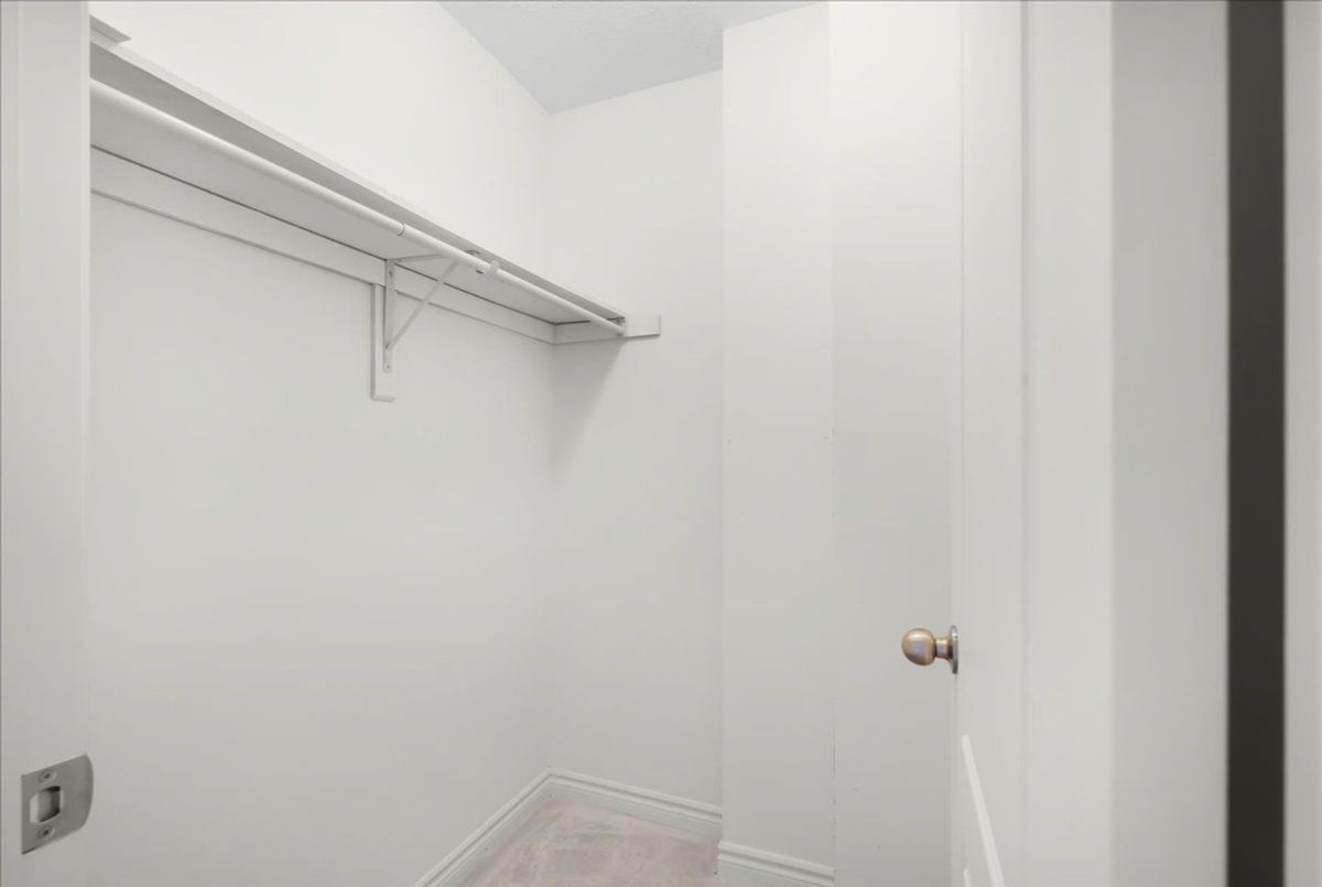 8 Eaton Park Lane Toronto 8 Eaton Park Lane Toronto