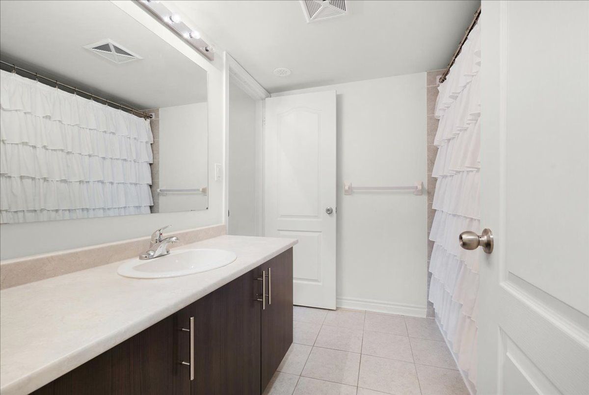 8 Eaton Park Lane Toronto 8 Eaton Park Lane Toronto