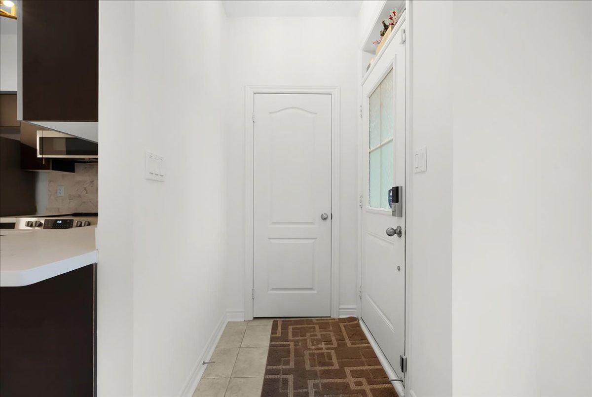 8 Eaton Park Lane Toronto 8 Eaton Park Lane Toronto