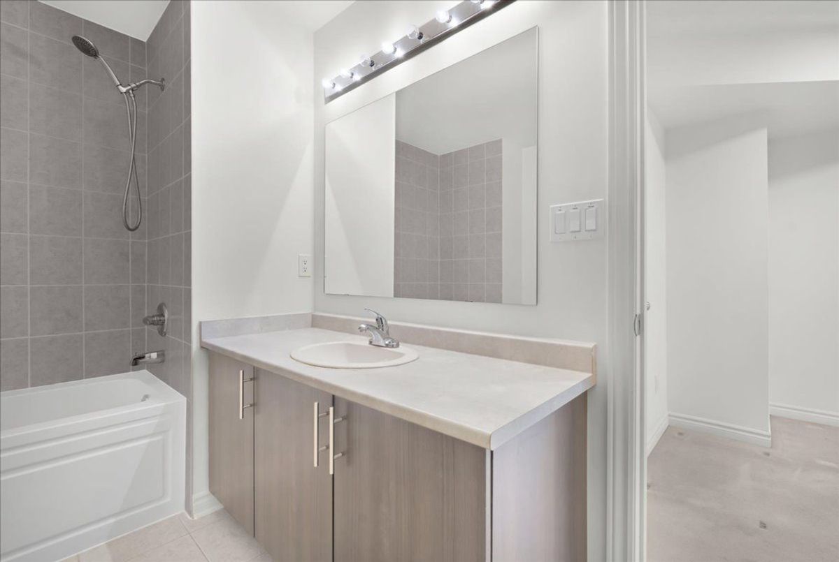 8 Eaton Park Lane Toronto 8 Eaton Park Lane Toronto