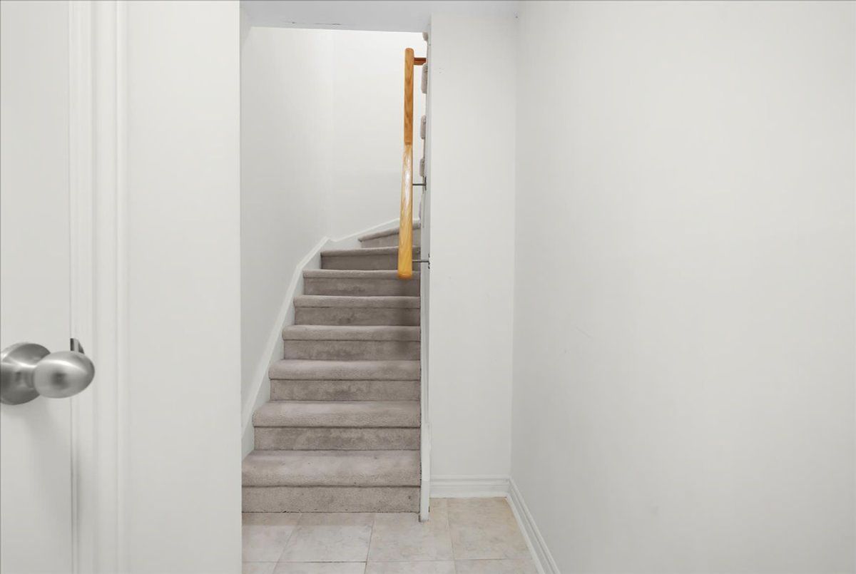 8 Eaton Park Lane Toronto 8 Eaton Park Lane Toronto