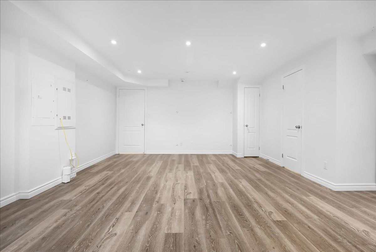 8 Eaton Park Lane Toronto 8 Eaton Park Lane Toronto