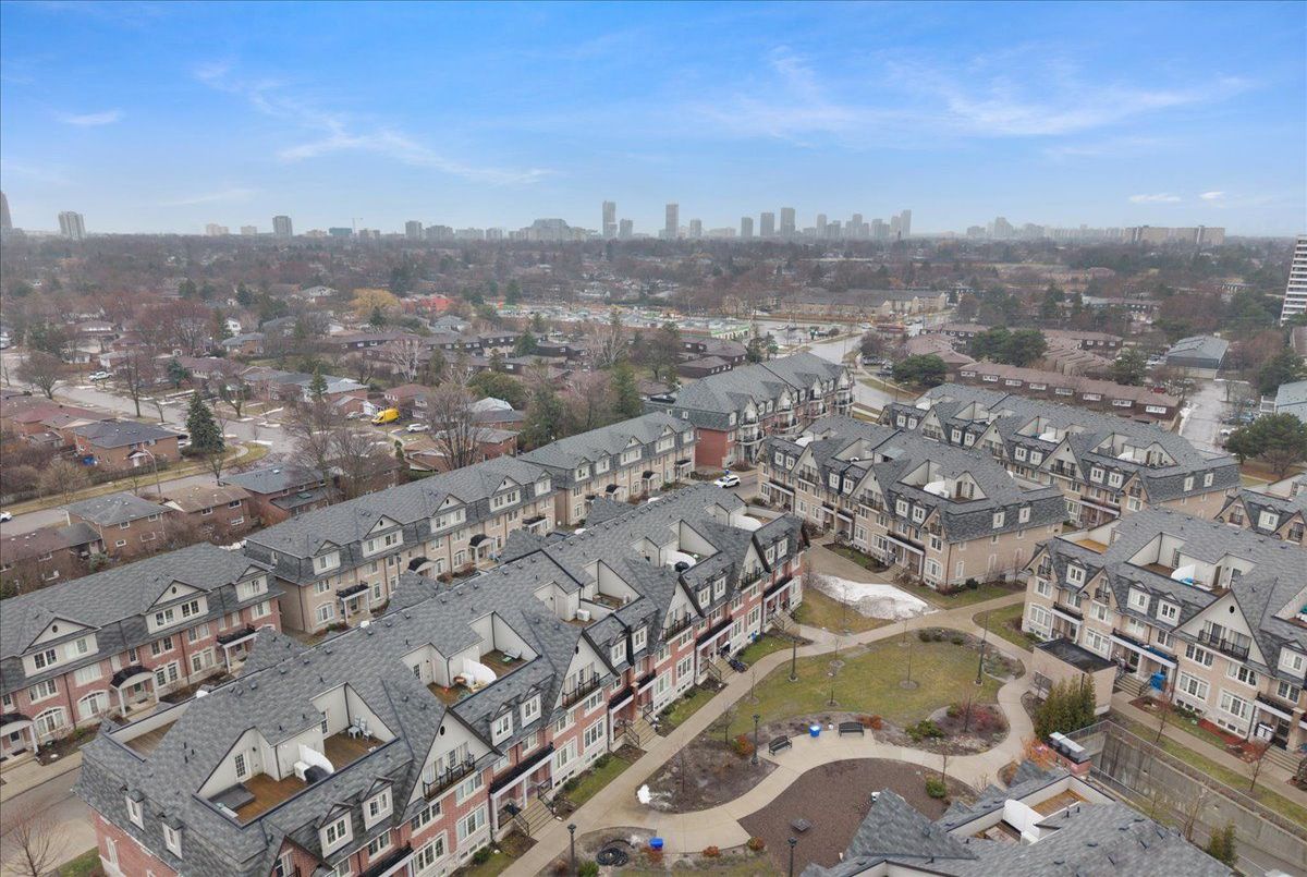 8 Eaton Park Lane Toronto 8 Eaton Park Lane Toronto