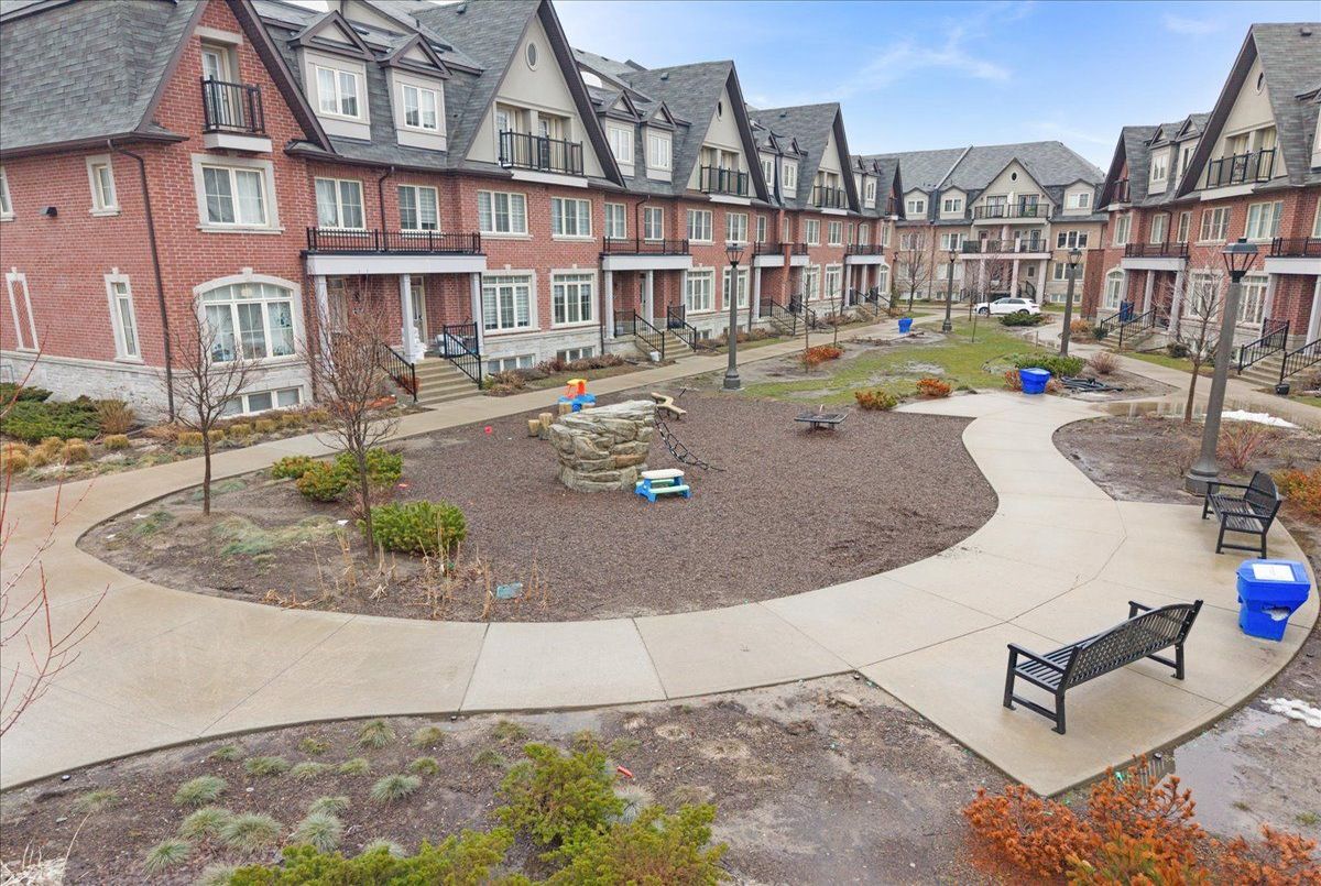 8 Eaton Park Lane Toronto 8 Eaton Park Lane Toronto