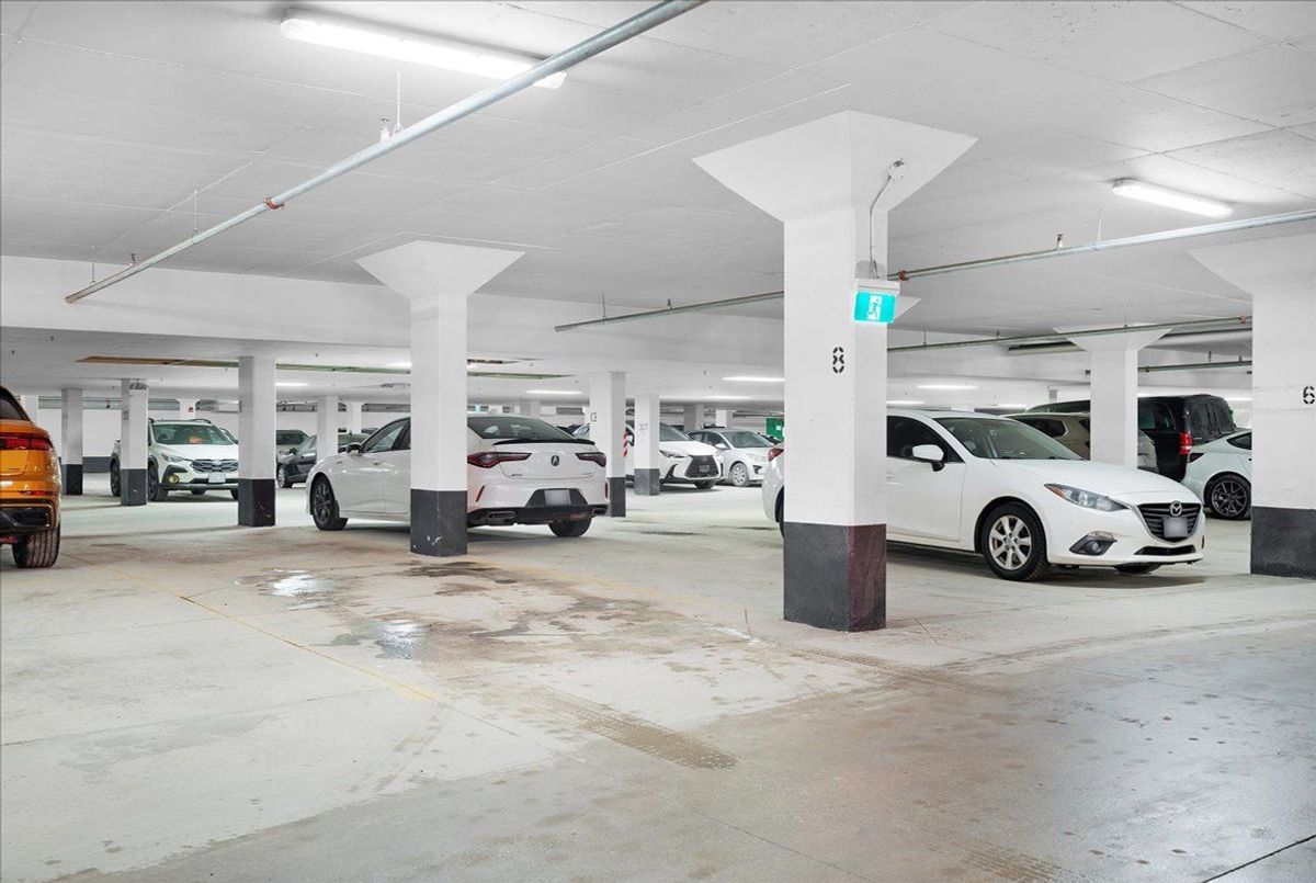 8 Eaton Park Lane Toronto 8 Eaton Park Lane Toronto