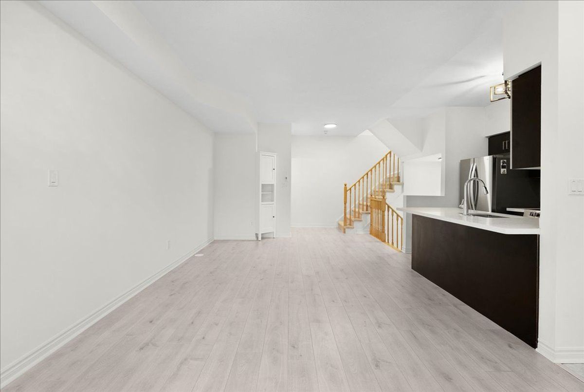 8 Eaton Park Lane Toronto 8 Eaton Park Lane Toronto