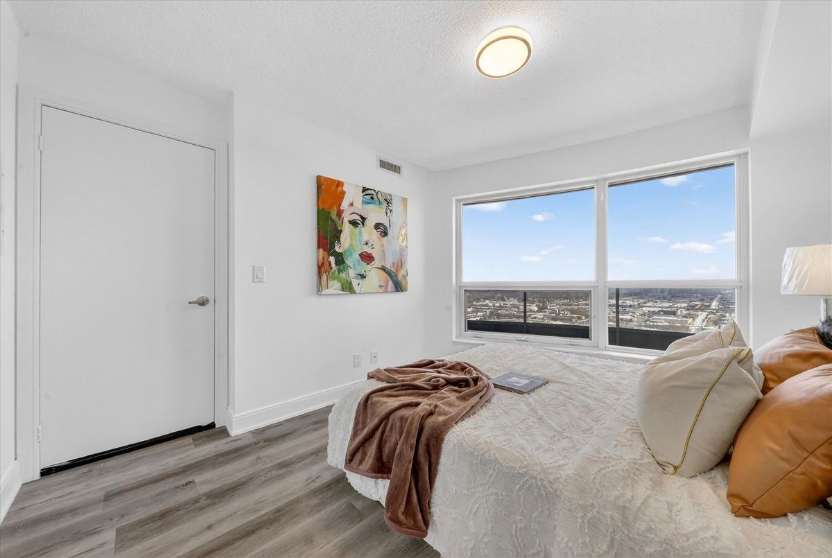 135 Village Green Square Toronto 135 Village Green Square Toronto