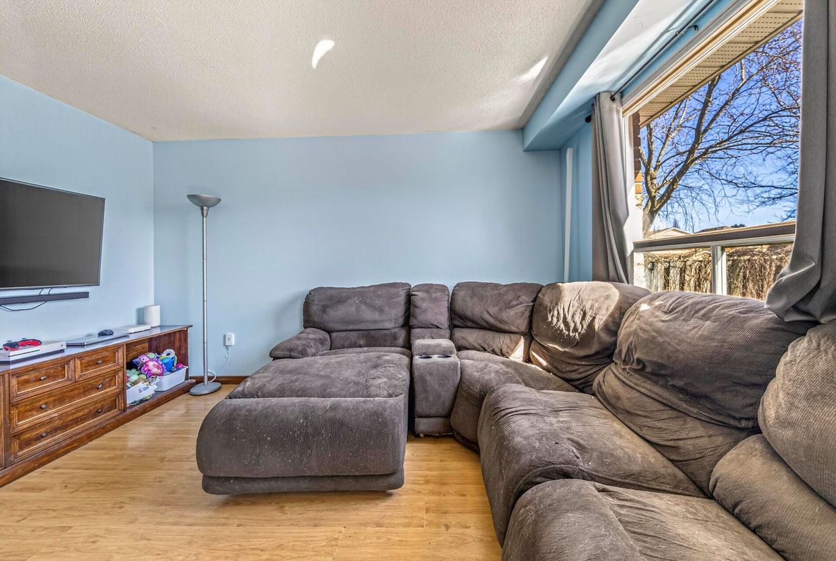 215 Sagebrush Street Oshawa 215 Sagebrush Street Oshawa
