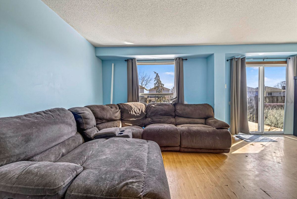 215 Sagebrush Street Oshawa 215 Sagebrush Street Oshawa