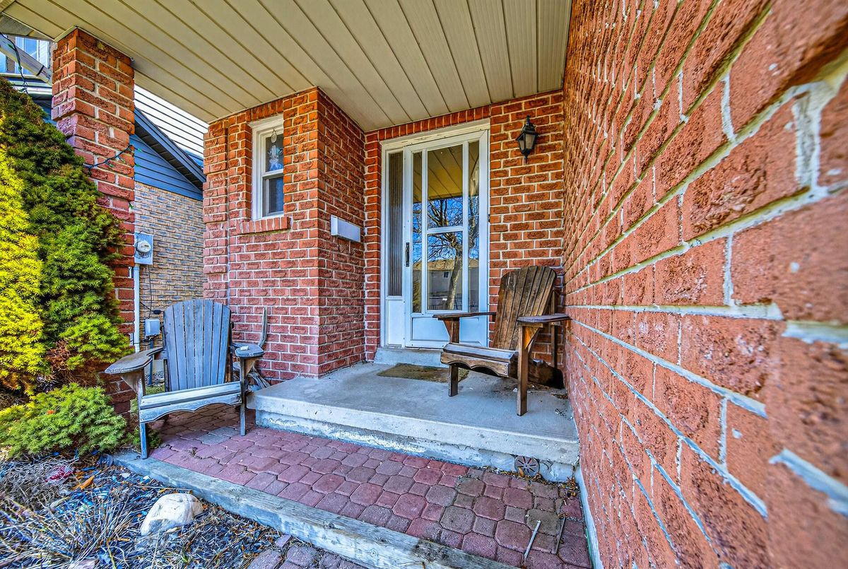 215 Sagebrush Street Oshawa 215 Sagebrush Street Oshawa