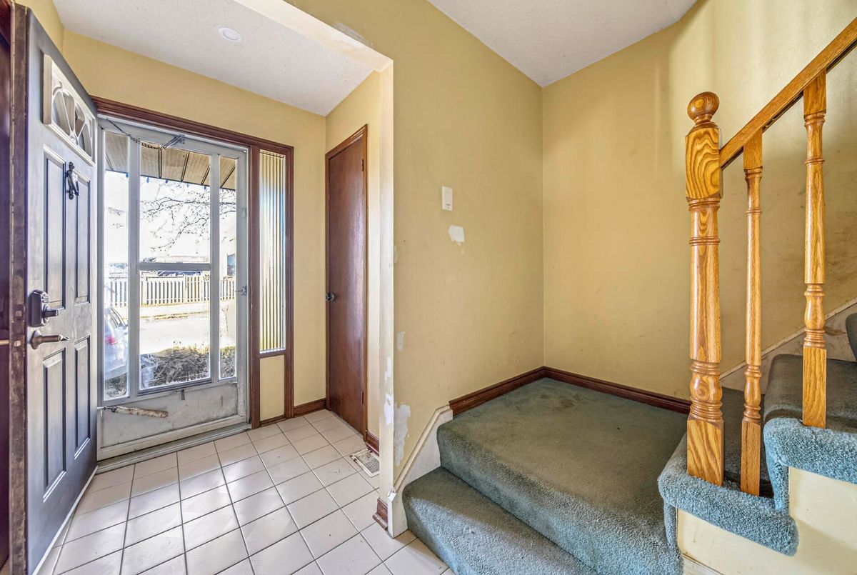 215 Sagebrush Street Oshawa 215 Sagebrush Street Oshawa