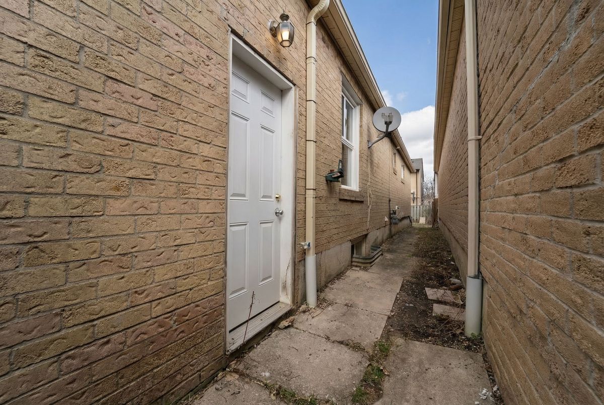 25 Lady Bower Crescent Toronto 25 Lady Bower Crescent Toronto