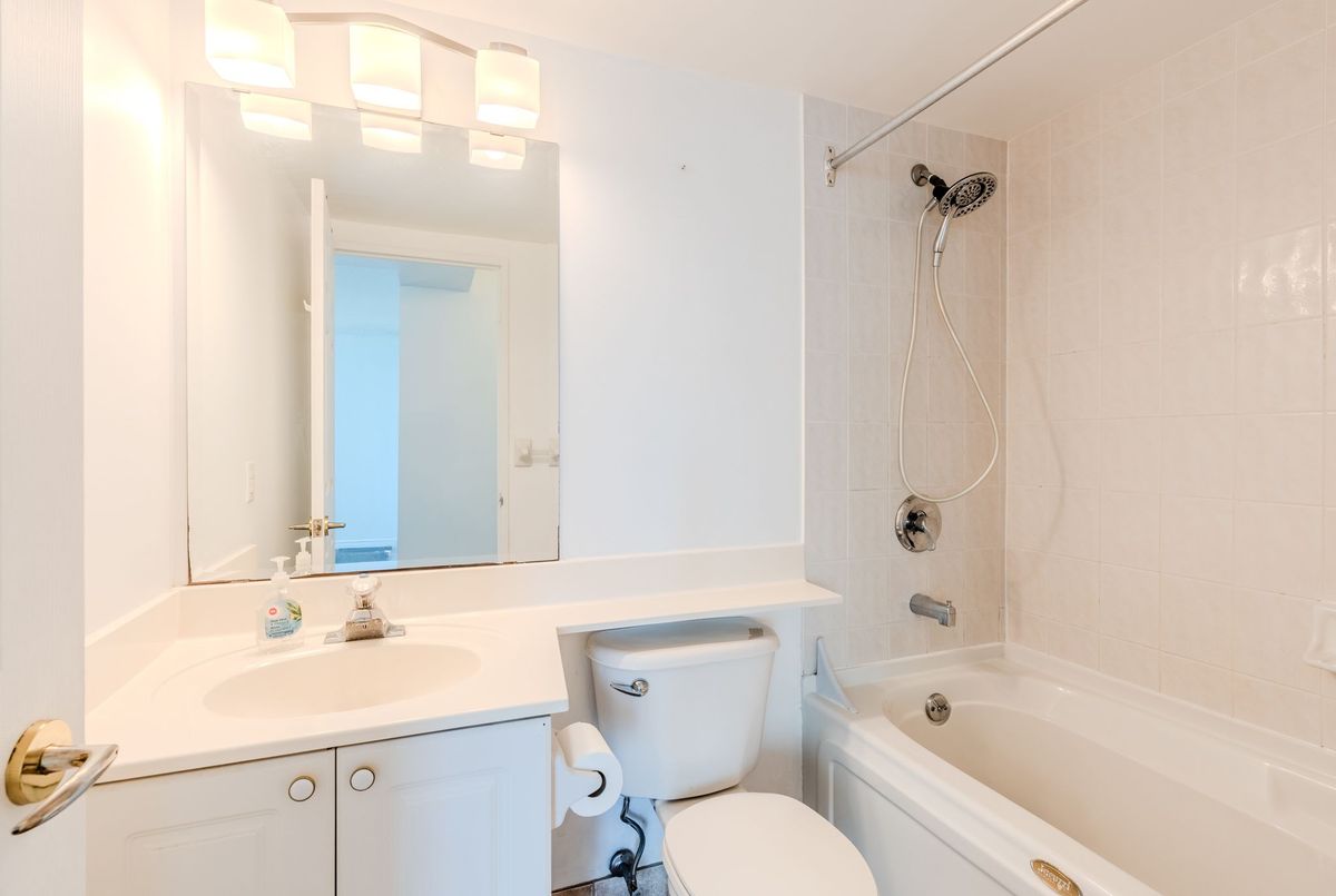 1 Lee Centre Drive Toronto 1 Lee Centre Drive Toronto