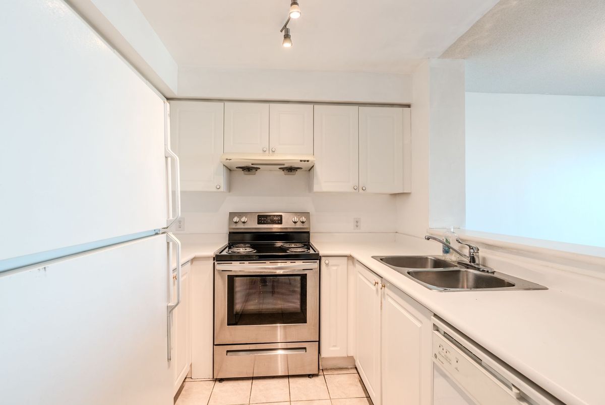 1 Lee Centre Drive Toronto 1 Lee Centre Drive Toronto