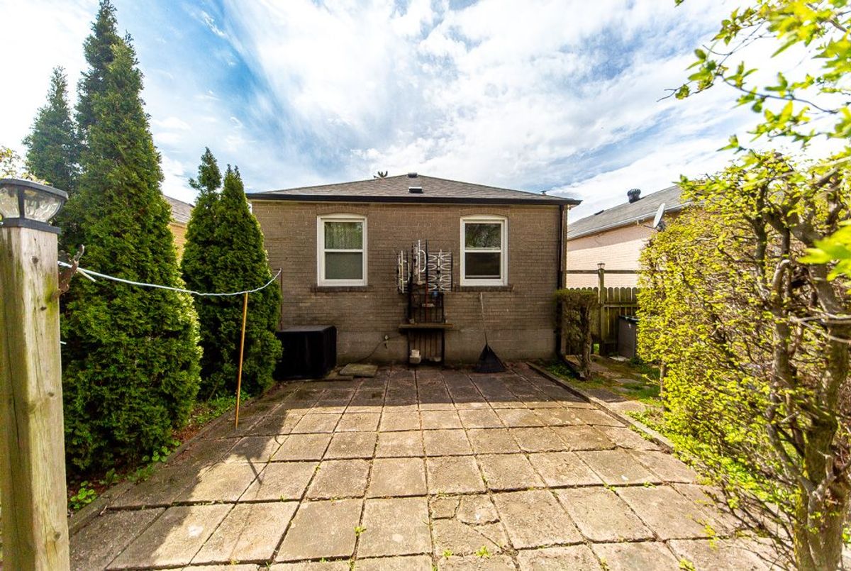 141 Haslam Street Toronto 141 Haslam Street Toronto