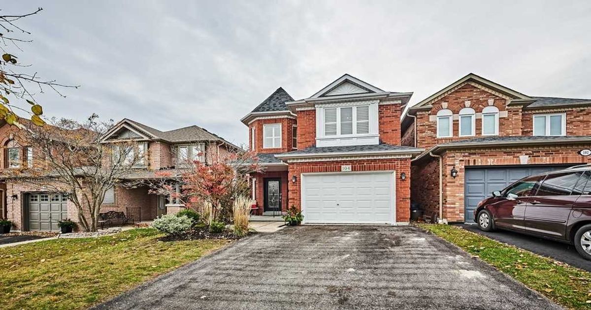 104 Bach Ave Whitby