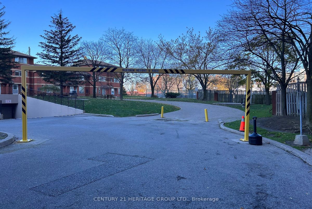 2466 Eglinton Ave E Toronto 2466 Eglinton Ave E Toronto