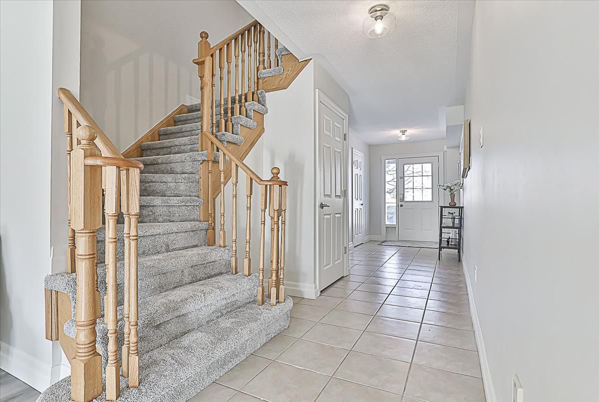 90 Coleridge Dr Newmarket 90 Coleridge Dr Newmarket