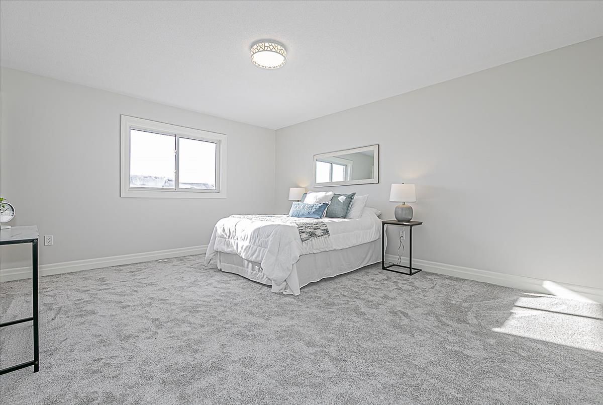 90 Coleridge Dr Newmarket 90 Coleridge Dr Newmarket