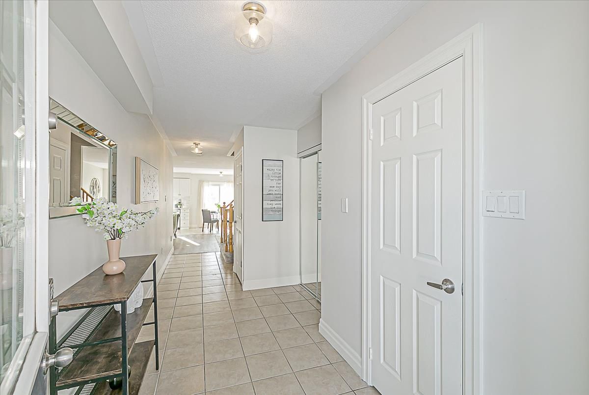 90 Coleridge Dr Newmarket 90 Coleridge Dr Newmarket