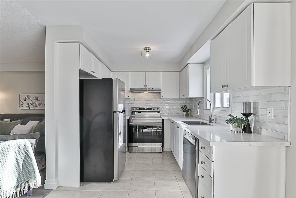 90 Coleridge Dr Newmarket 90 Coleridge Dr Newmarket