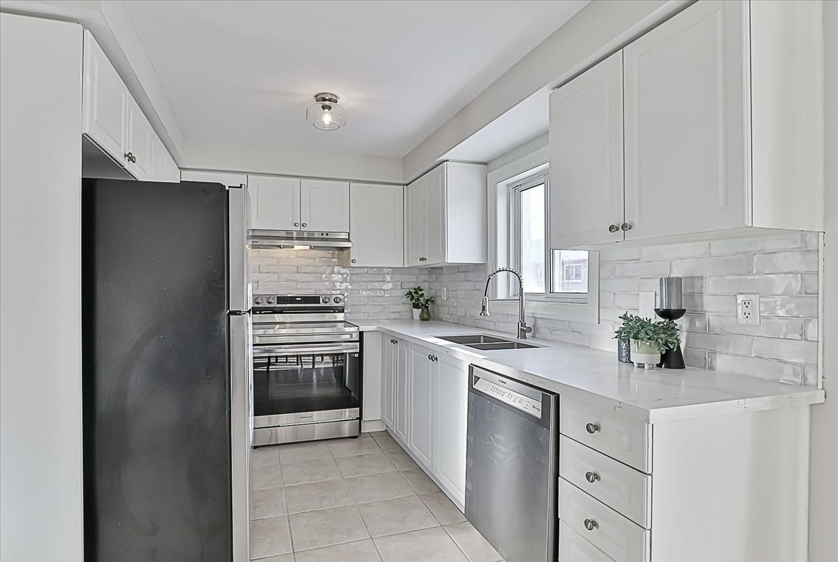 90 Coleridge Dr Newmarket 90 Coleridge Dr Newmarket