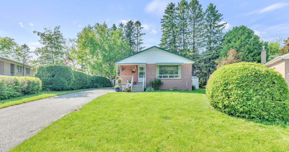 8 Webster Drive Aurora
