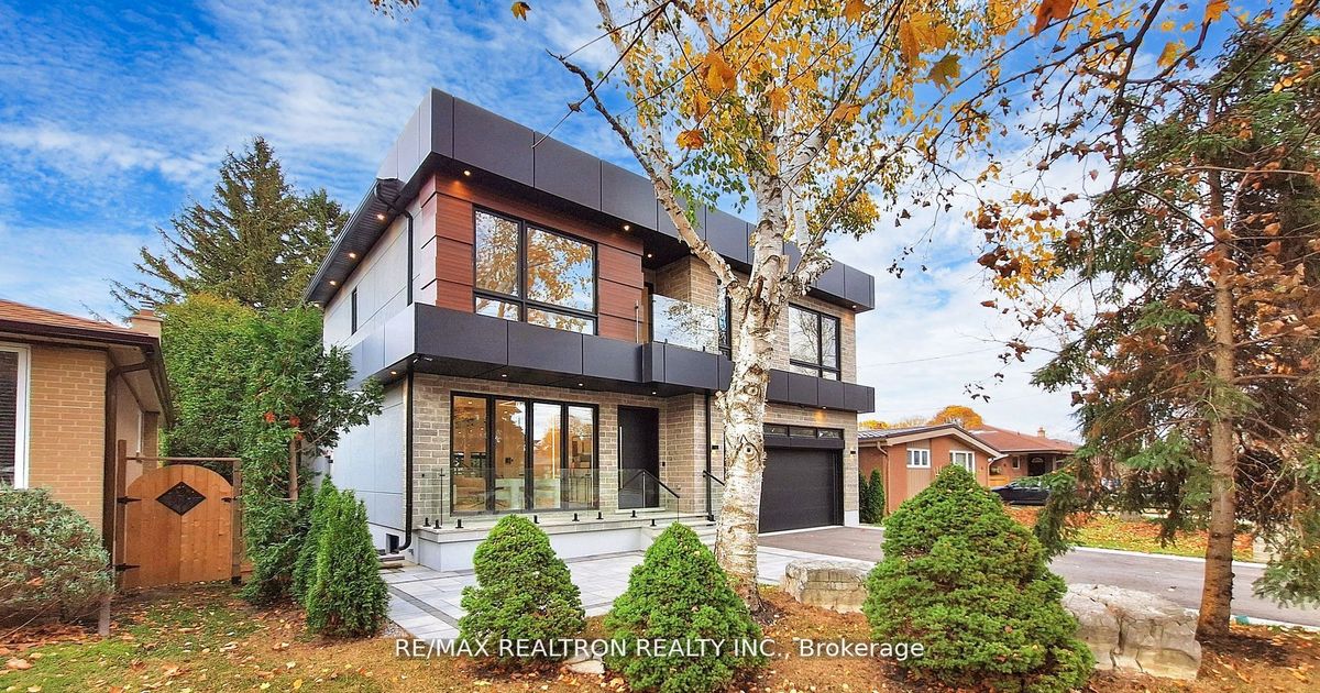 84 Murray Dr Aurora