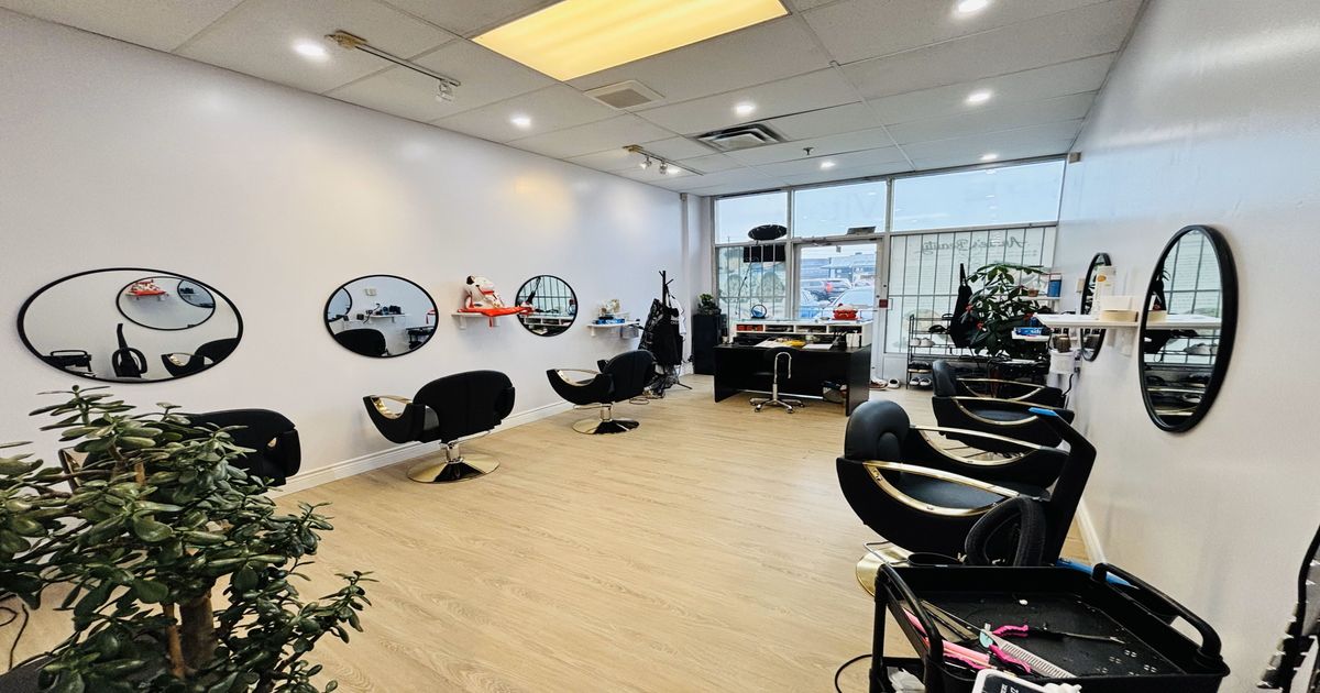280 West Beaver Creek Road Richmond Hill