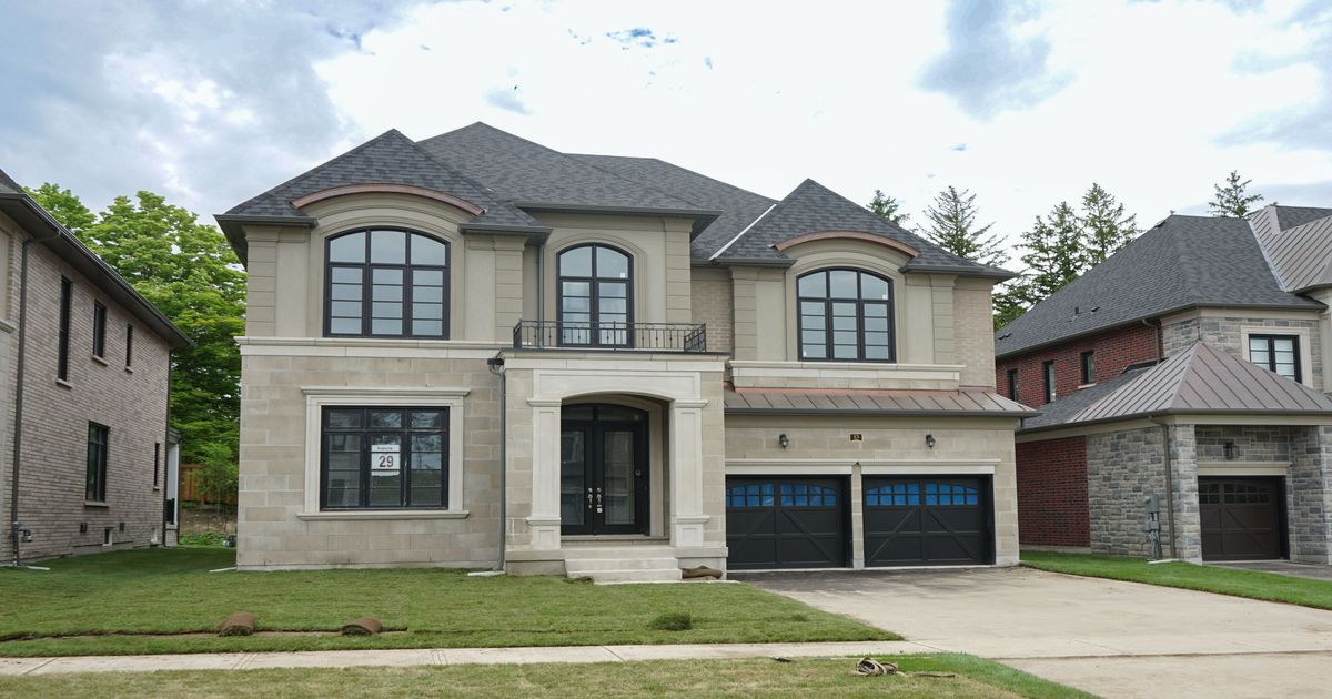 13 Calla Trail Aurora