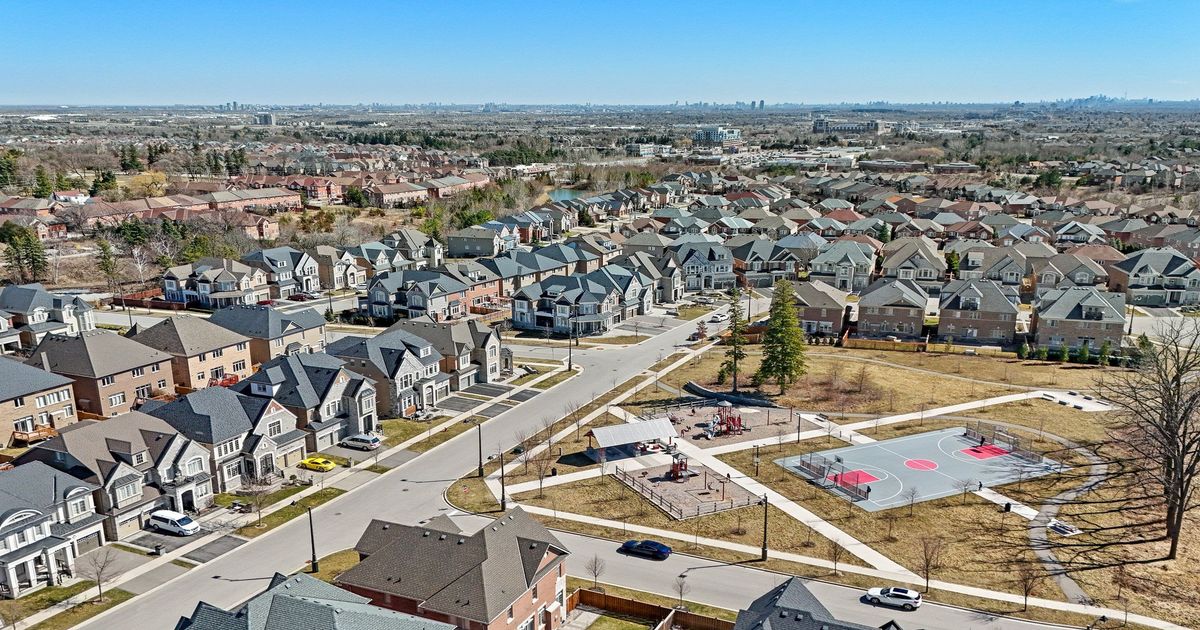 15 Rhine River Street Richmond Hill