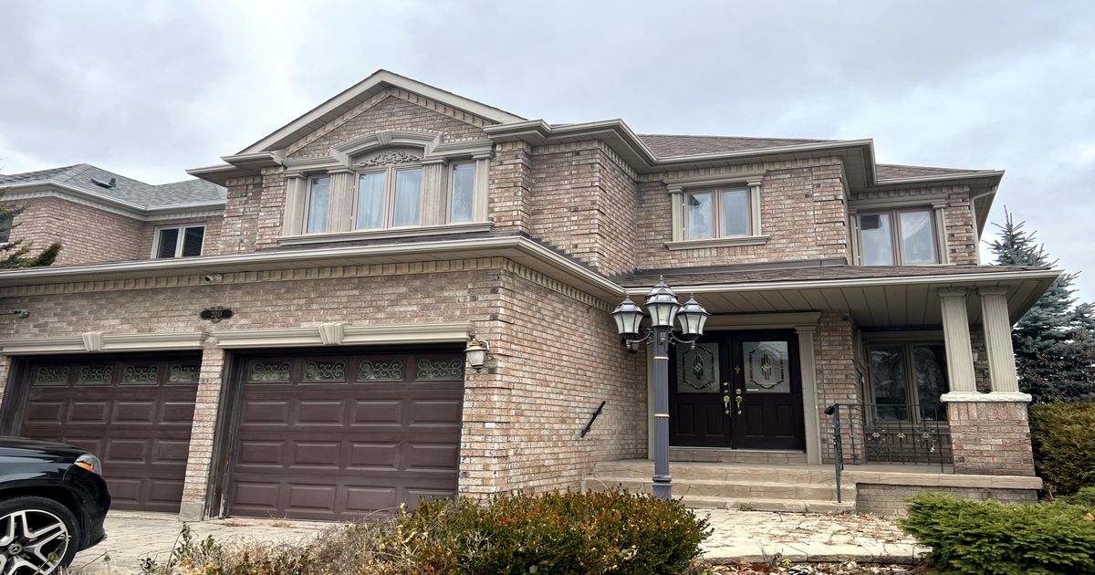 220 Canyon Hill Avenue Richmond Hill