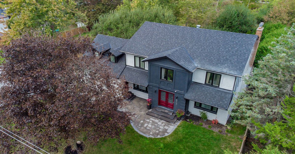 875 Srigley Street Newmarket