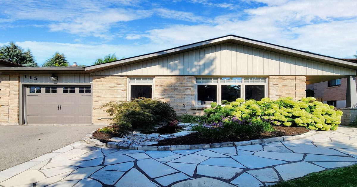 115 Walton Drive Aurora