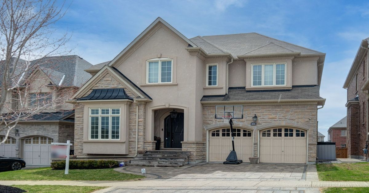 66 Royal West Road Markham